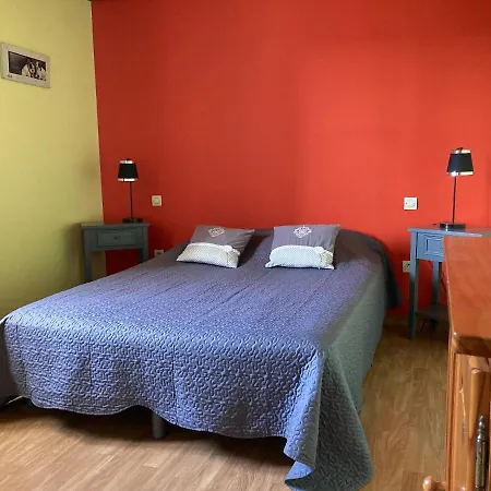 Maison De 3 Chambres Avec Jardin Clos A Sur Mer A 4 Km De La Plage *