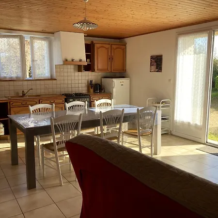 Maison De 3 Chambres Avec Jardin Clos A Sur Mer A 4 Km De La Plage Prázdninový dům